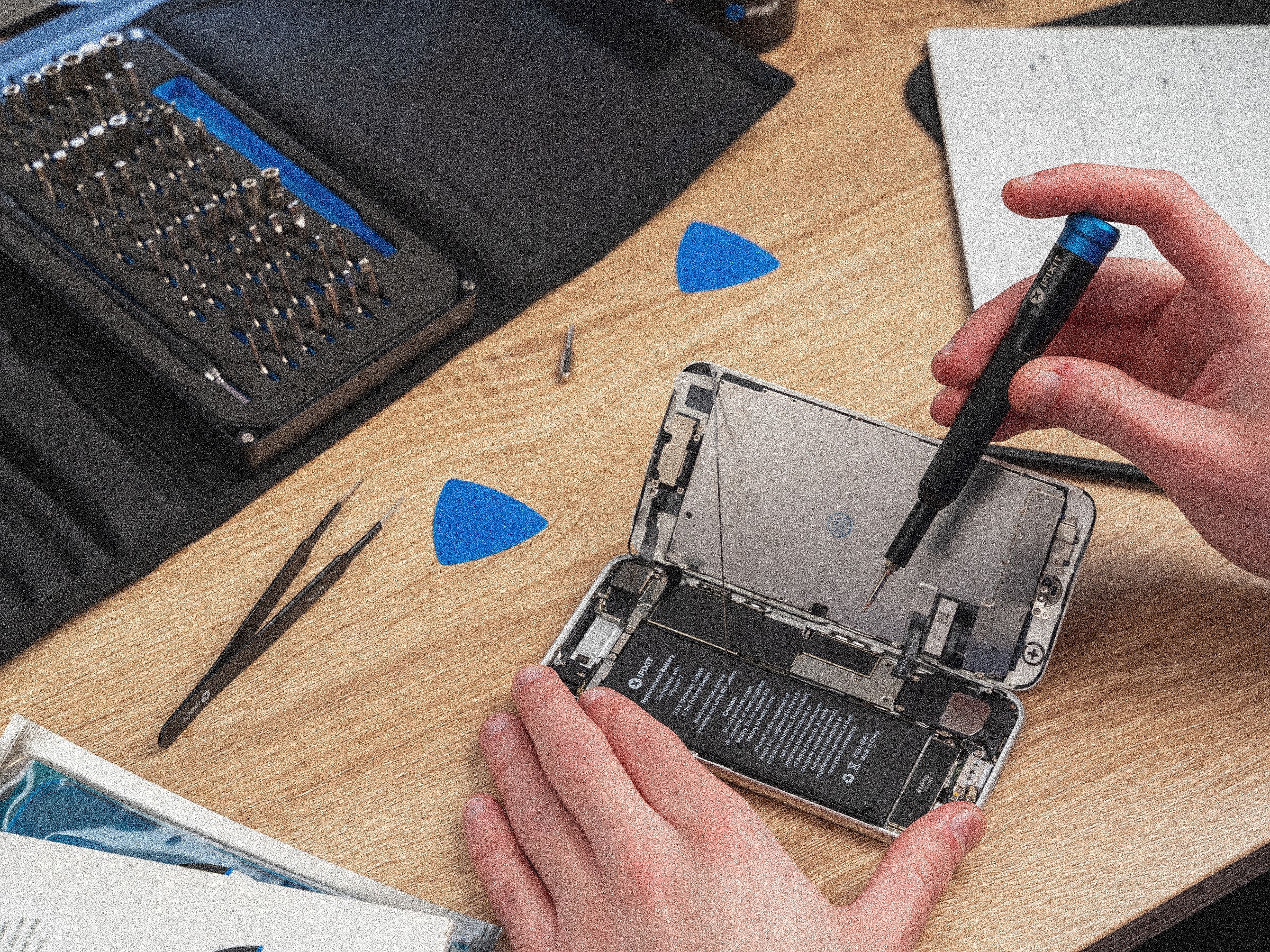 Back Market and iFixit Want You to Use Your Phone for at Least 5 Years